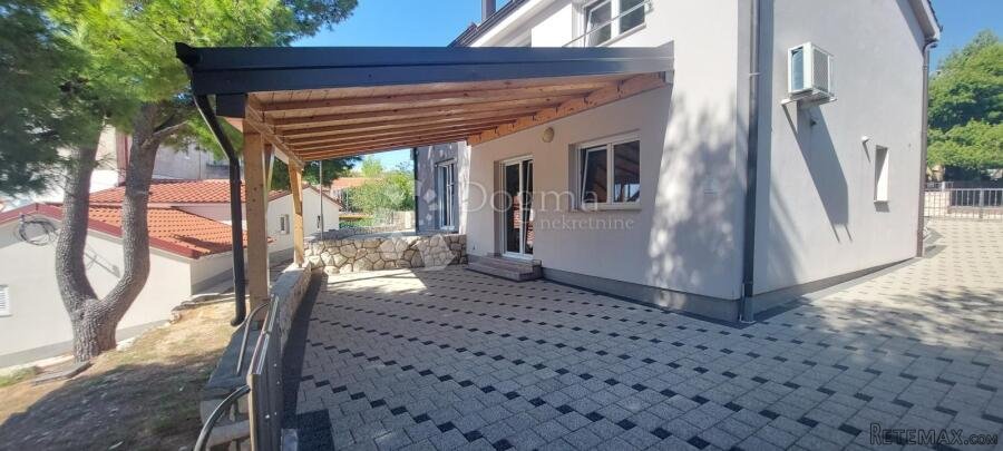 Dvoetažni apartman blizu mora