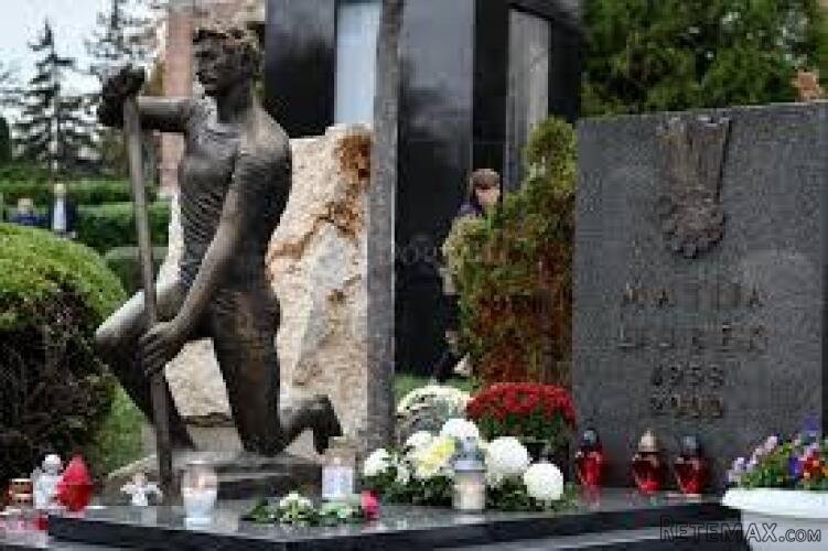 Grobnica na prestižnoj lokaciji – Aleja velikana, Mirogoj, Z - 3