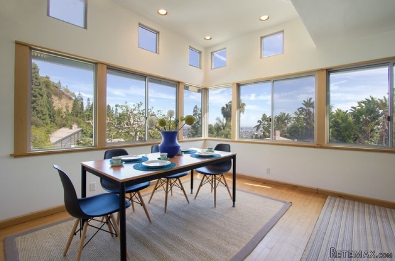 2 bedroom Property For Sale: 1645..