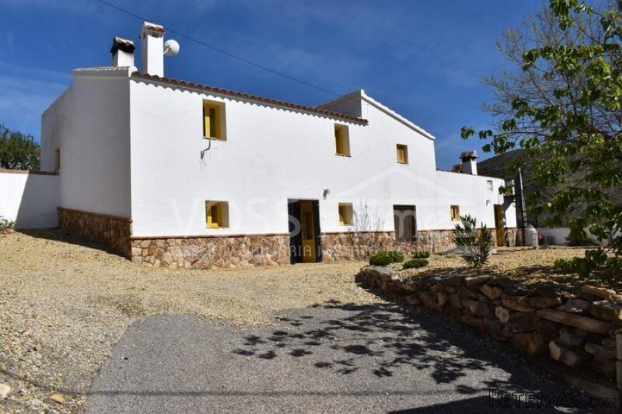 NEW & EXCLUSIVE TO VOSS HOMES - A beautifully & recently..