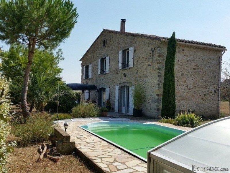 Impressive House with 9.5m x 4m Pool
