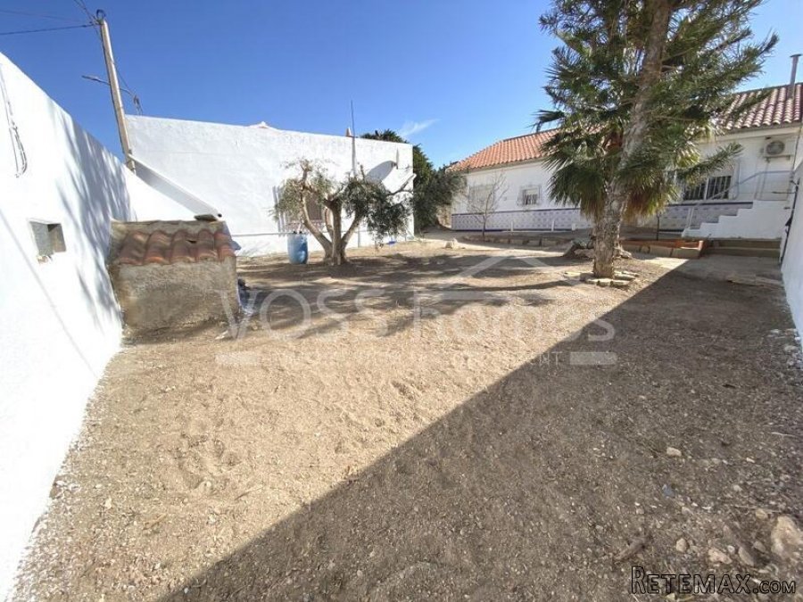 NEW EXCLUSIVE LISTING TO VOSS HOMES - A large 3 bedroom.. - 6