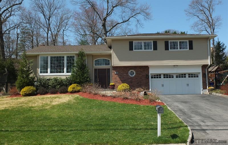 3 bedroom House For Sale: 192 Robert..