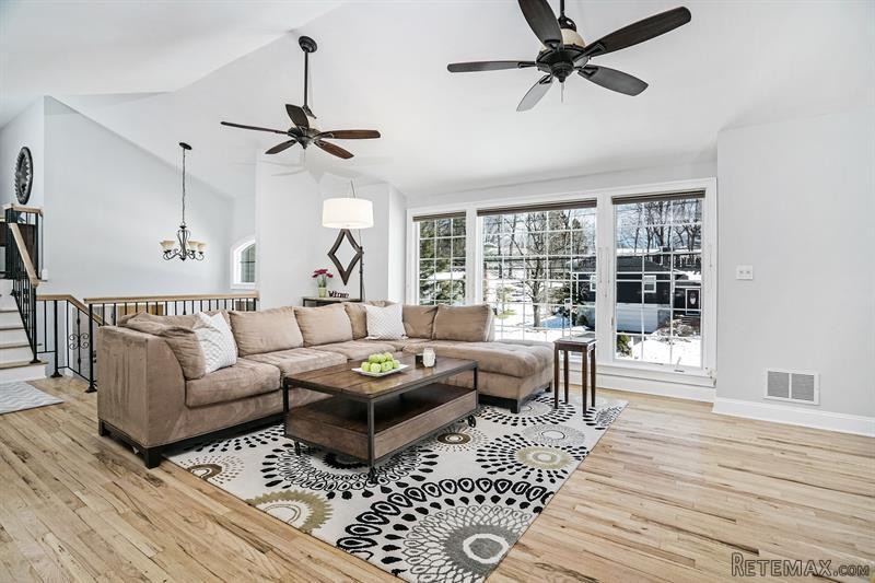 3 bedroom House For Sale: 192 Robert.. - 2