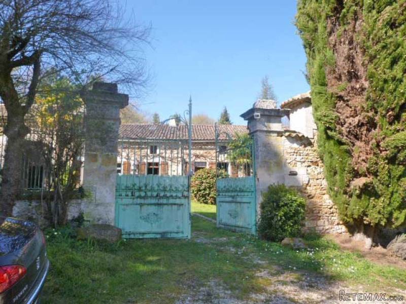 Beautiful Stone Property Of With.. - 2