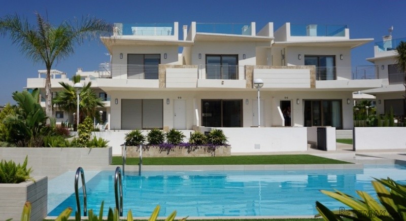 Townhouse Ivory Ref: YHISVIT