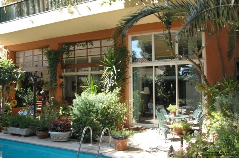Superb Townhouse With Pool And Garage..
