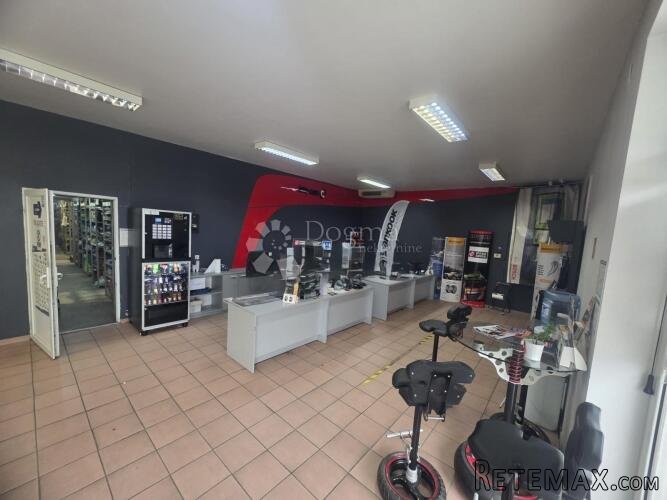 Funkcionalan poslovni prostor s velikim parkiralištem i ured - 2