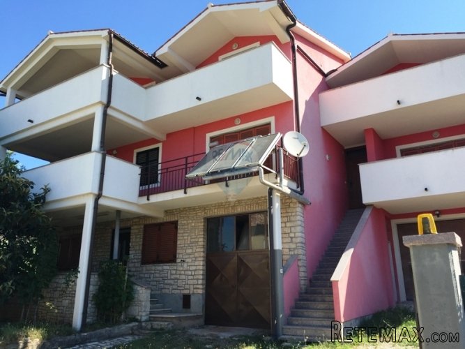 Fažana, kuća s apartmanima