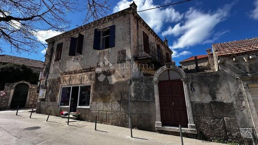 TRADICIONALNA KAMENA OBITELJSKA KUĆA sa minimalnom adaptacij