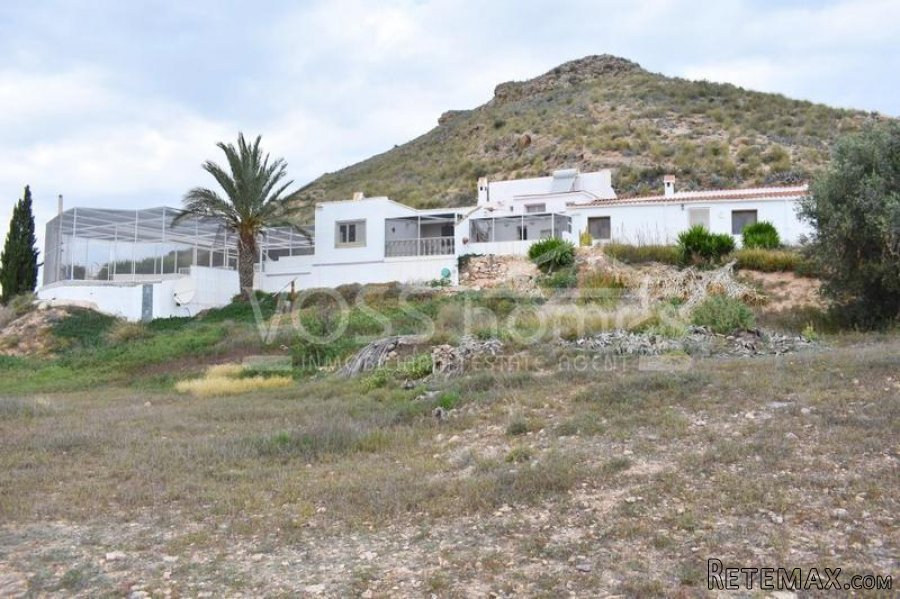 EXCLUSIVE TO VOSS HOMES - Recently improved country house..