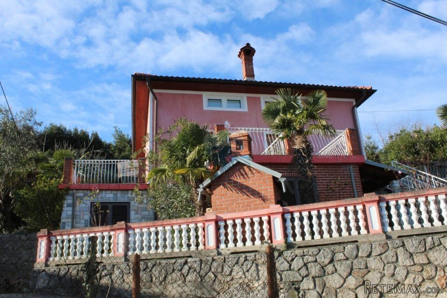 OPATIJA - KUĆA S 4 APARTMANA U BLIZINI CENTRA