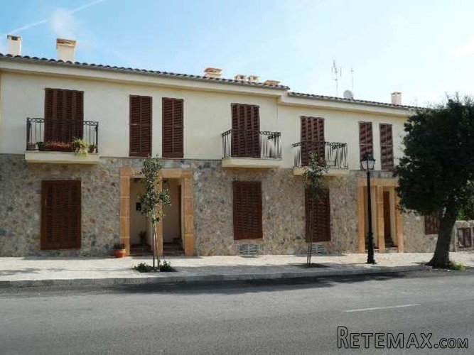 Pretty newly built villa of about 120 m2. Consists of..