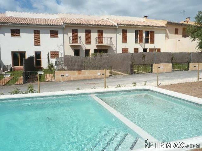 Lovely newly-built townhouse in Moscari. With plot of 290..