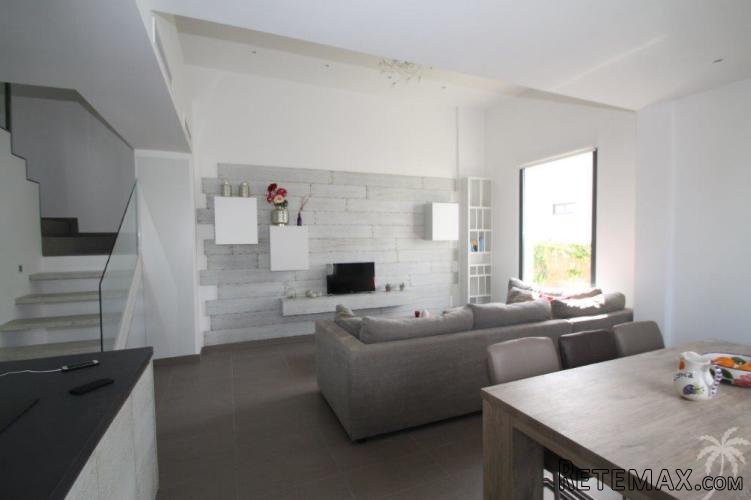 Located in a luxurius villa residence near the Quesada.. - 2