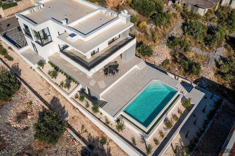 PRIMOŠTEN - TOP VILLA S BAZENOM I POGLEDOM NA PRIMOŠTEN - 2