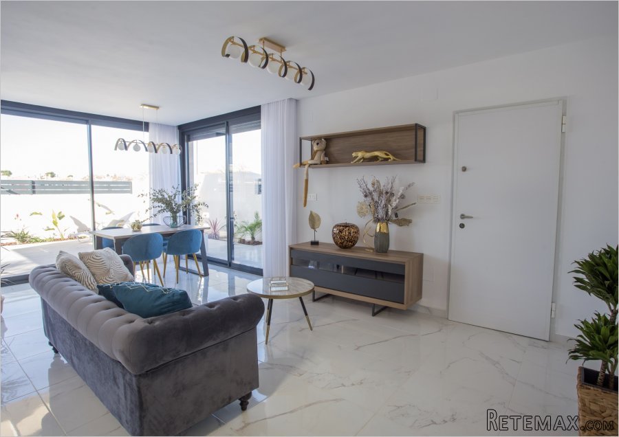 Extraordinary villa in Los Montesinos. The house has three.. - 3