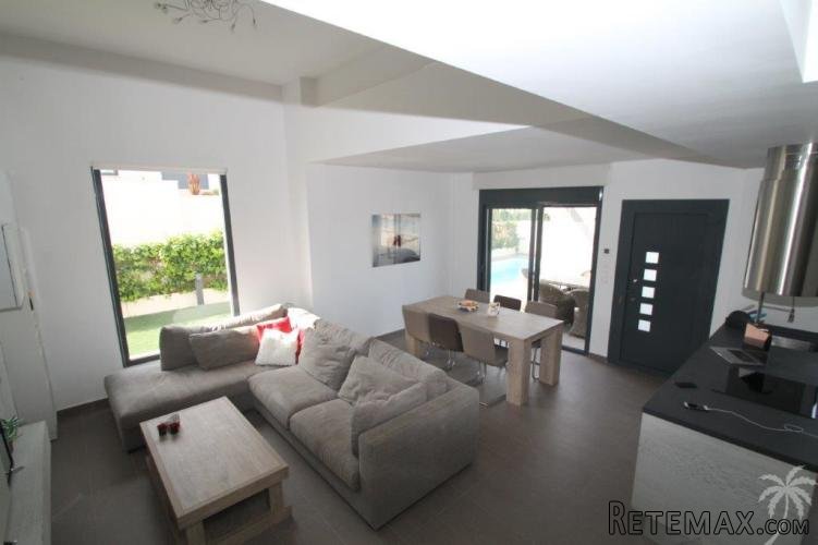 Located in a luxurius villa residence near the Quesada.. - 3