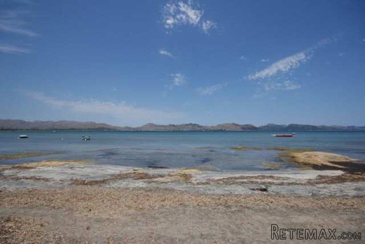 For sale exclusive frontline plot along the beach in Es..