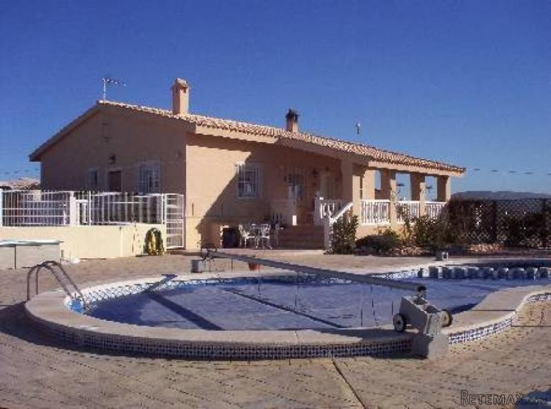 Villa in Pinoso with pool (Ref. PV2312)