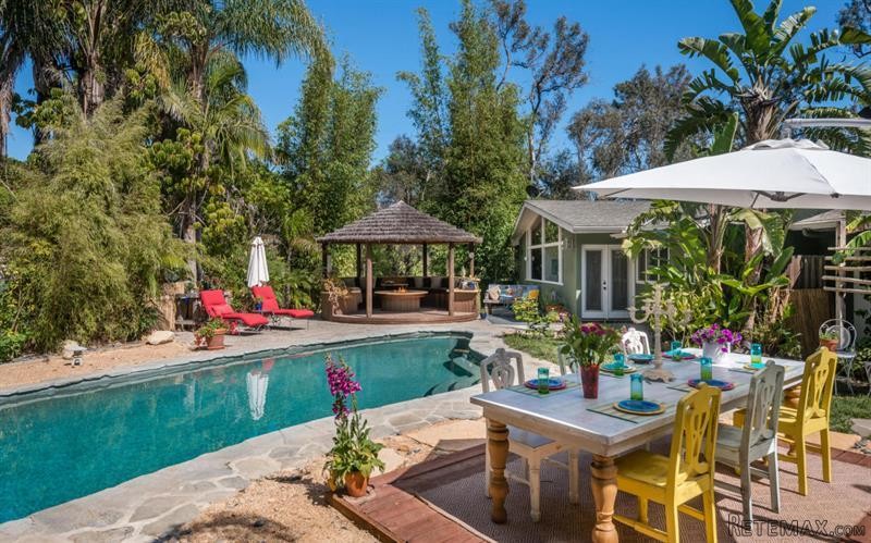 3 bedroom House For Sale: 1840 Barker.. - 2