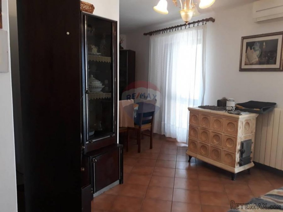 Prodaje se velika kuća sa velikom okućnicom u okolici Umaga - 8