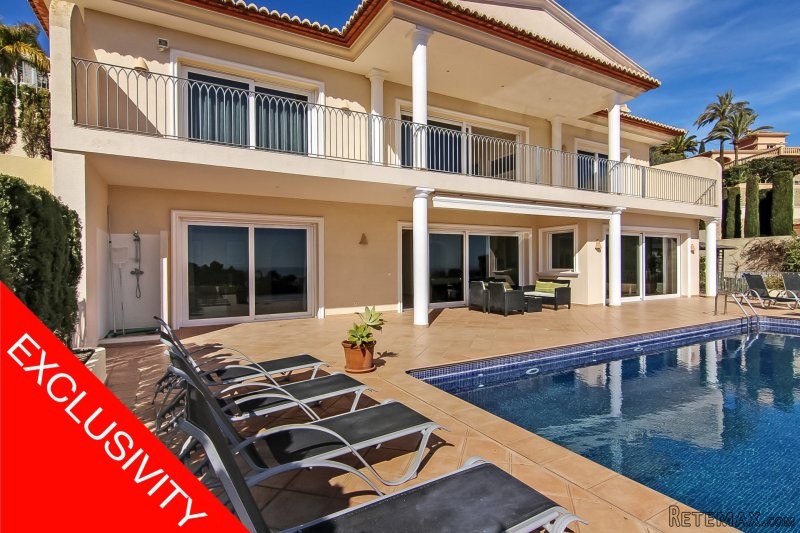 Stunning luxury villa with sea views..