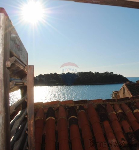 Rovinj,kuća sa pogledom na more,idealno za 3 apartmana