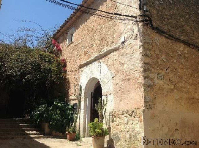 Town house in Jornets which has been totally reformed..