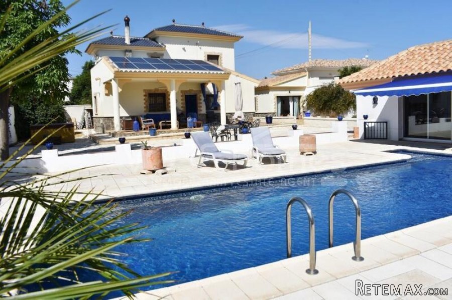 A truly impressive property with a 3 bed, 2 bath villa of..