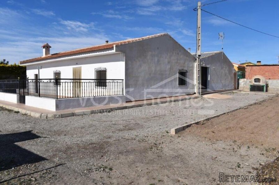 A spacious, 259m2, 4 bed, 2 bath edge of village house..
