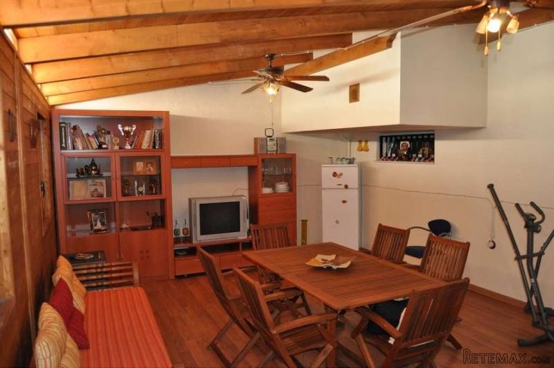 Fantastic townhouse in thriving town.. - 2