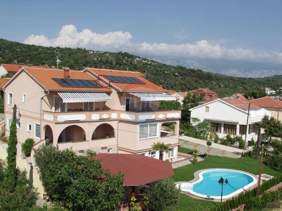 RAB-kuća sa 8 apartmana