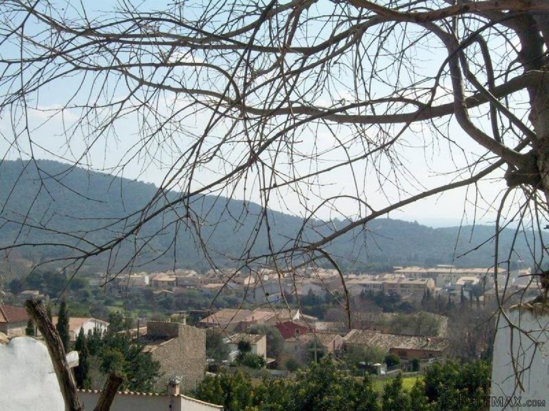 Fantastic plot with a ruine suitable..