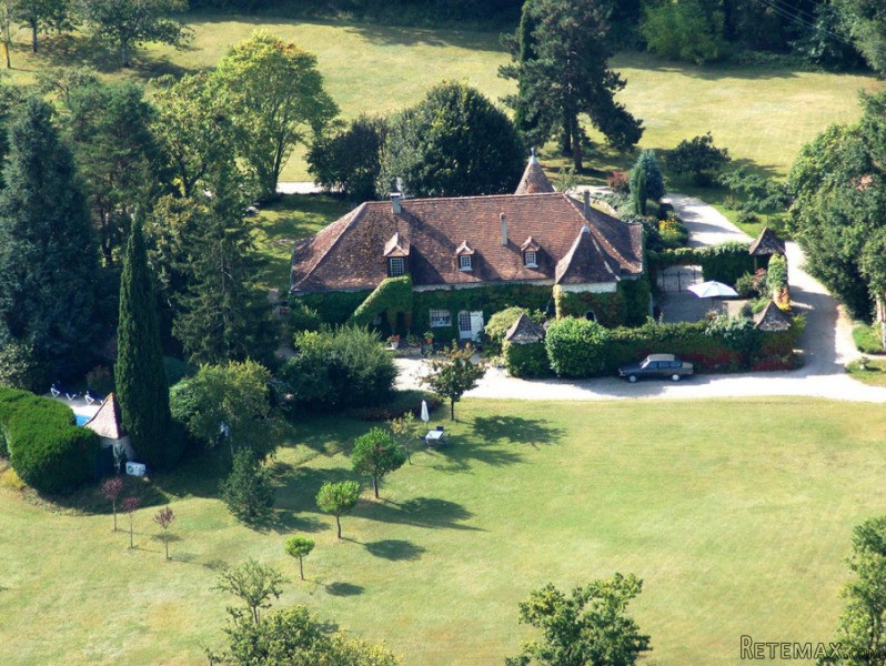Chateau For Sale Set On 5 Hectares Of.. - 2