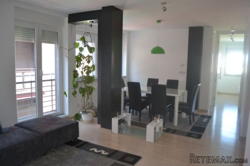 Izdajem extra LUX trosoban stan