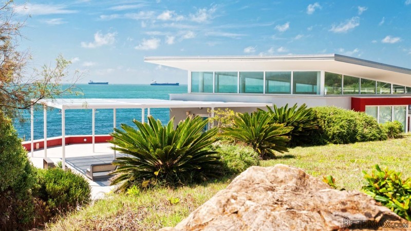 Overlooking The Sea, In An Absolutely.. - 2