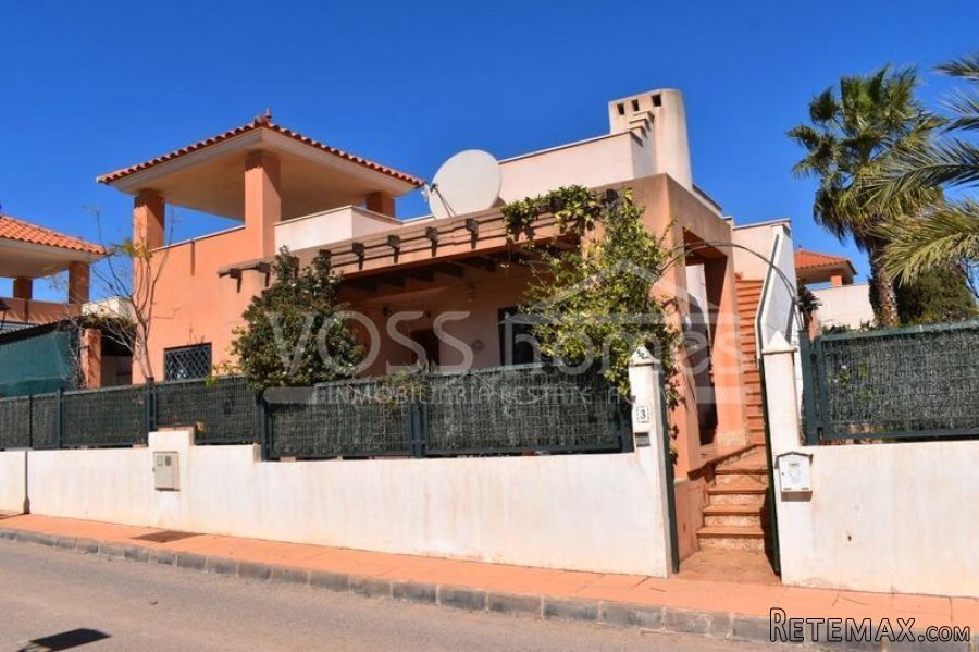 NEW LISTING & EXCLUSIVE TO VOSS HOMES - A modern, homely..