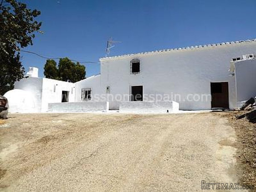 Full of character Country / village house (semi detached..