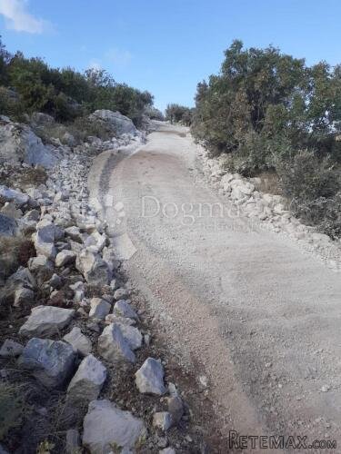 Poljoprivredno zemljište Postira 1300m2 - 2