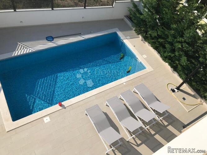ROGOZNICA- VILLA S PREDIVNIM POGLEDOM I TOP LOKACIJOM - 2