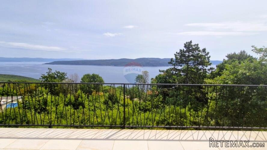 Istra, Plomin- kuća s bazenom i pogledom na more, 100 m2