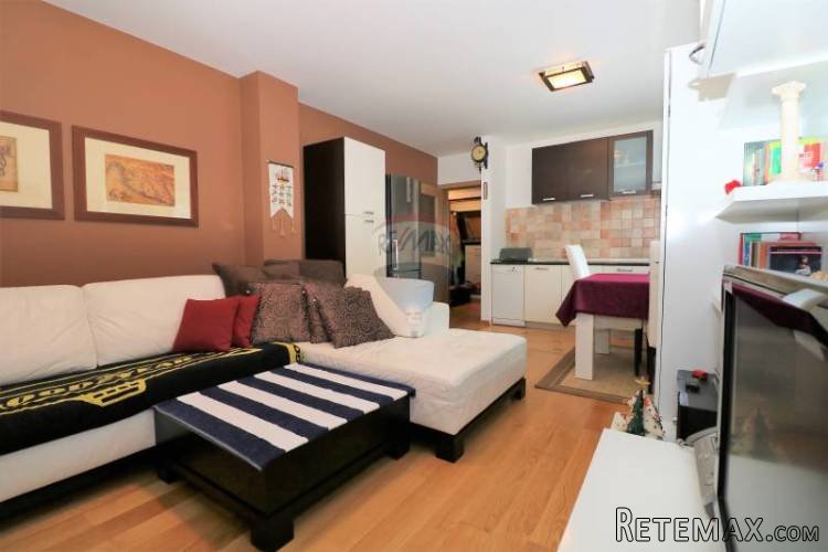 Istra,Pula,Veli Vrh,noviji stan 60,09m2,1kat - 2
