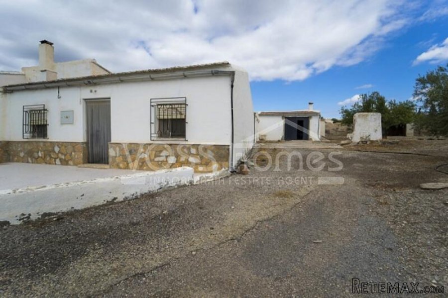 Large semi detached country property with approx 9,318m2..