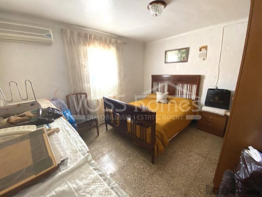 NEW TO VOSS HOMES - Great opportunity... 4 bed 1 bath.. - 9