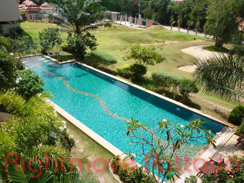 1 Bedroom Condo for sale in Pratumnak -..