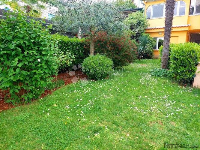 MALINSKA, KUĆA SA 3 APARTMANA 70 M OD MORA - 2