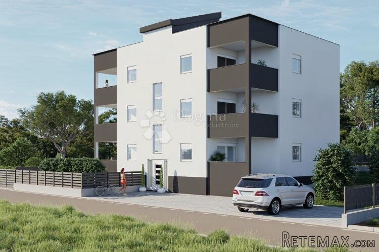 Zemljište sa pravomočnom građevinskom dozvolom - 2