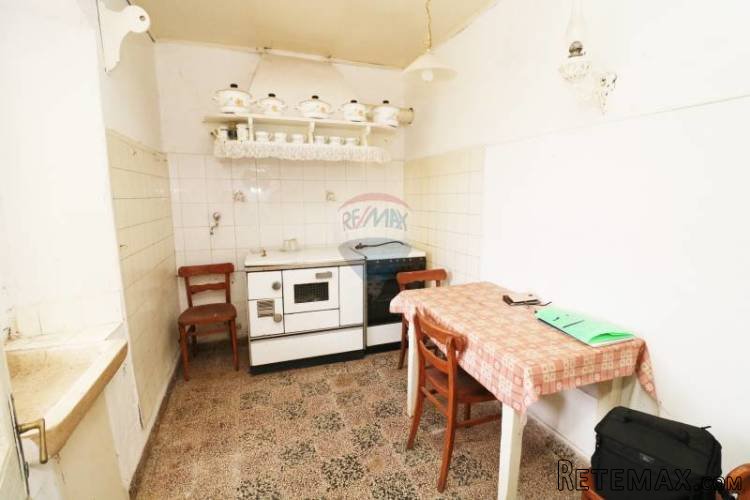 KAŠTELIR-kuća za renovaciju s prekrasnim pogledom na more - 4