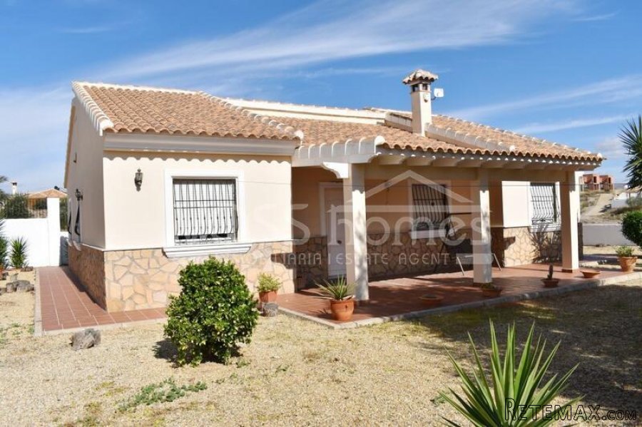 EXCLUSIVE TO VOSS HOMES - A spacious, recently decorated..